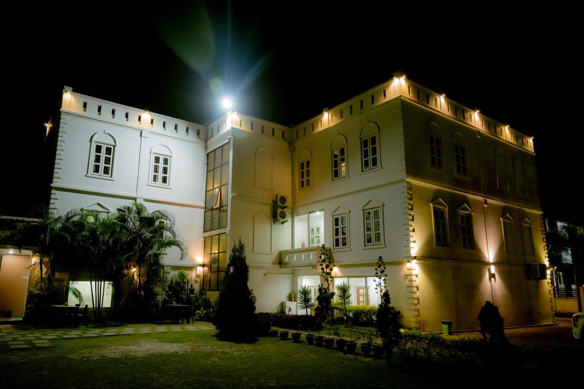 Hotel Maden Inn Itahari Exterior foto